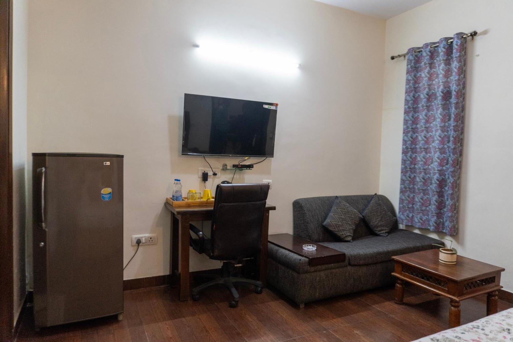 Perch Arbor Suites Гургаон Экстерьер фото